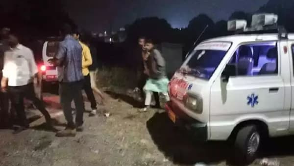 पुण्यात ट्रक, पिकअप आणि रिक्षा यांच्यात विचित्र अपघात, आठ जणांचा मृत्यू