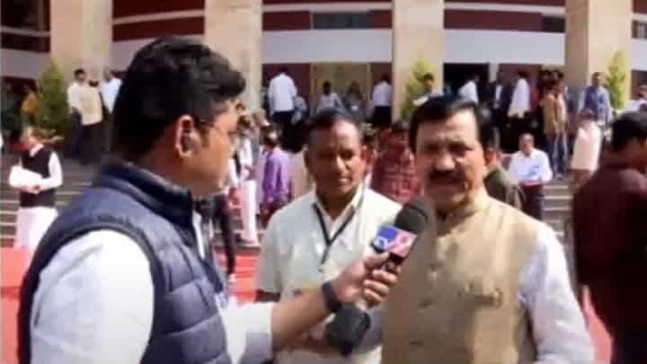 राजेश टोपे यांना शिवीगाळ? बबनराव लोणीकर यांनी स्वतः 'त्या' ऑडिओ क्लिपवर केला खुलासा, म्हणाले... राजेश टोपे यांना शिवीगाळ? बबनराव लोणीकर यांनी स्वतः 'त्या' ऑडिओ क्लिपवर केला खुलासा, म्हणाले...