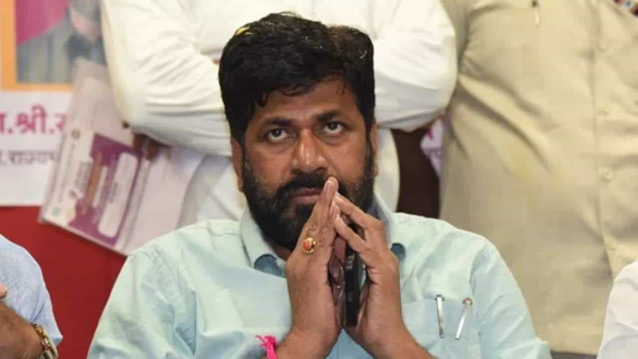 सध्या आमची भूमिका तटस्थ, वाट पाहू नाही तर गेम करू, बच्चू कडू यांची थेट धमकी