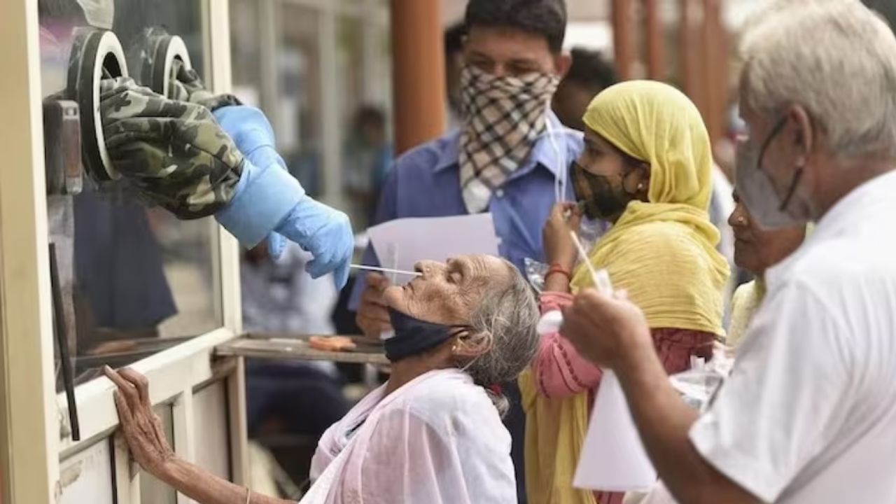 पुन्हा कोरोनाचे संकट, भारतात कोव्हीडचा नवा व्हॅरीयंट, एका जणाचा मृत्यूनंतर यंत्रणा अलर्ट