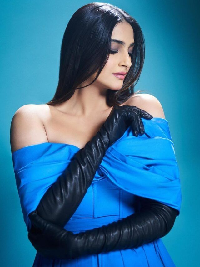 Sonam Kapoor Photos : निळ्या रंगाच्या आऊटफिटमधील सोनम कपूरचे ग्लॅमरस फोटो Sonam Kapoor Photos : निळ्या रंगाच्या आऊटफिटमधील सोनम कपूरचे ग्लॅमरस फोटो