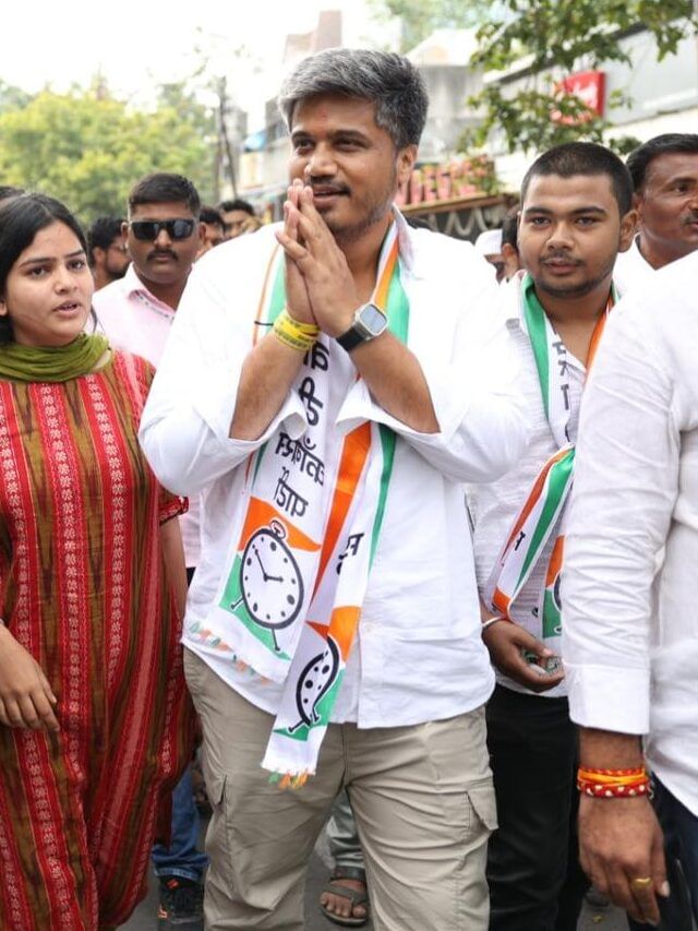 Rohit Pawar Yuva Sangharsh Yatra : रोहित पवार यांच्या युवा संघर्ष यात्रेतील काही क्षण Rohit Pawar Yuva Sangharsh Yatra : रोहित पवार यांच्या युवा संघर्ष यात्रेतील काही क्षण