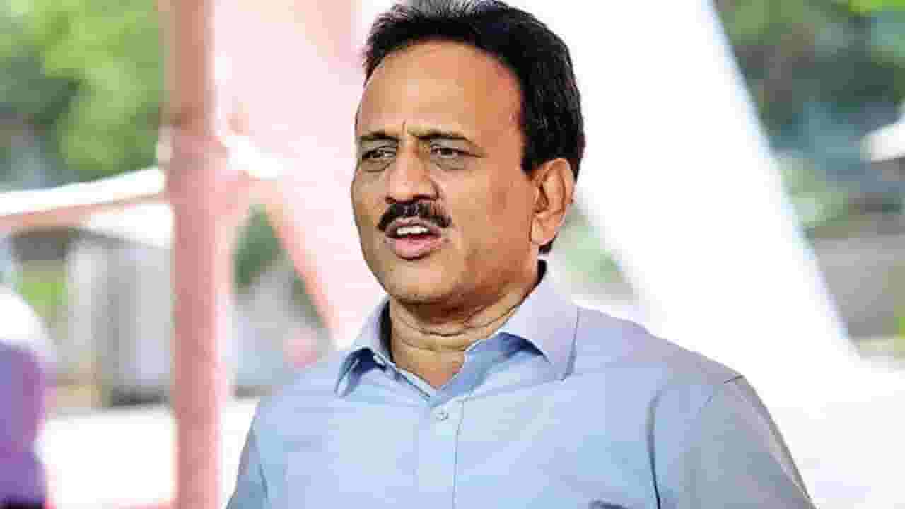 गिरीश महाजन श्रीमंत माणूस पण त्यांची किंमत एक रूपयाची, कुणाचा हल्लाबोल?