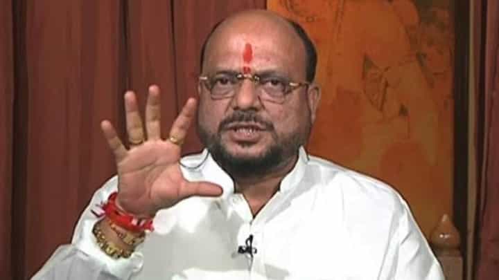 आम्ही नवरदेववाले आहोत ते नवरीवाले, गुलाबराव पाटील नेमकं काय म्हणाले? आम्ही नवरदेववाले आहोत ते नवरीवाले, गुलाबराव पाटील नेमकं काय म्हणाले?