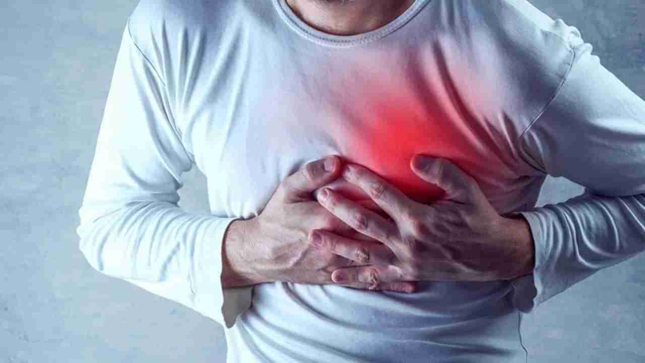 Heart Attack आल्यावर करा ही गोष्ट, रूग्णाचा वाचू शकतो जीव, सर्वांनी एकदा पाहाच!