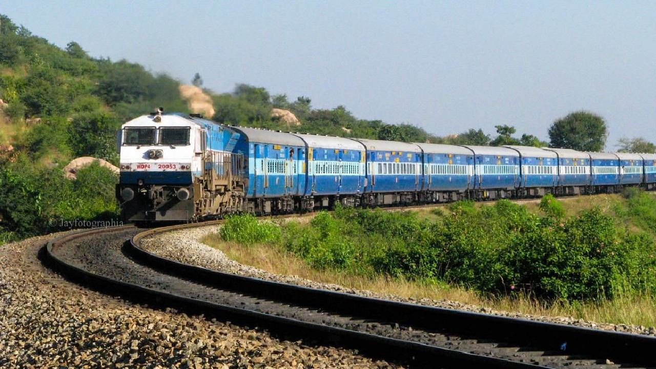 रेल्वे विभागात दहावी पास असणाऱ्यांसाठी बंपर भरती, मुलाखतीमधून केली जाणार थेट निवड रेल्वे विभागात दहावी पास असणाऱ्यांसाठी बंपर भरती, मुलाखतीमधून केली जाणार थेट निवड