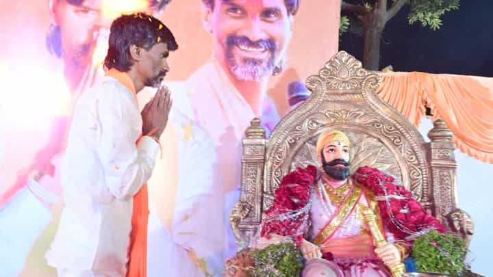 मनोज जरांगे पाटलांच्या पुढच्या आंदोलनाची दिशा ठरली, 'या' दिवशी मुंबईत धडकणार, पण कुठे? मनोज जरांगे पाटलांच्या पुढच्या आंदोलनाची दिशा ठरली, 'या' दिवशी मुंबईत धडकणार, पण कुठे?
