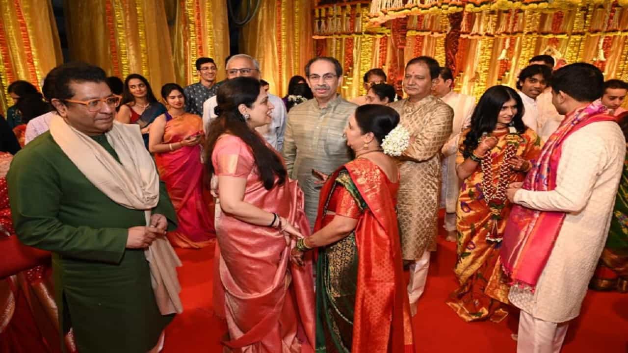 चर्चा तर होणारच ना...राज ठाकरे आणि उद्धव ठाकरे एकत्र, कुठं आले आमने-सामने?