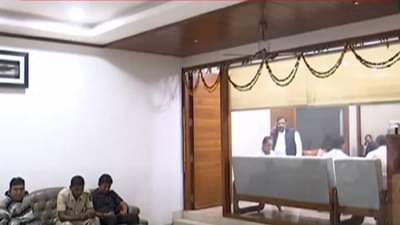 ऐन थंडीत सरकारला घामटा फुटणार?, वडेट्टीवार यांच्या घरी विरोधकांची खलबतं; नेमकं काय शिजतंय?