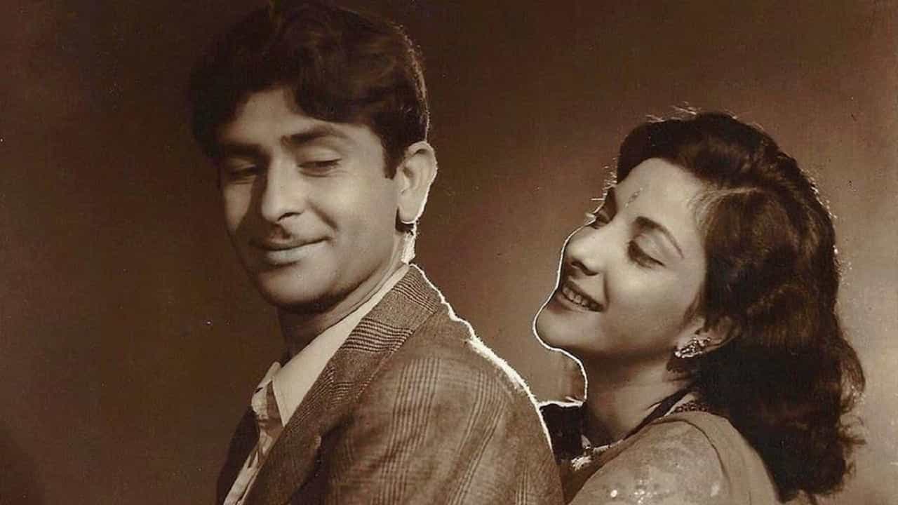 सध्या ज्या अभिनेत्रीची चर्चा रंगत आहे, ती अभिनेत्री दुसरी तिसरी कोणी नसून अभिनेत्री नरगीस दत्त होत्या. अनेकांना माहिती आहे की, नरगीस यांच्या आई एक देहविक्री करणाऱ्या महिला होत्या. लेकीने बॉलिवूडमध्ये काम करावं अशी नरगीस यांच्या आईची इच्छा होती.