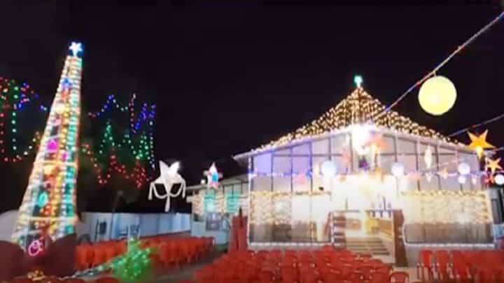 Merry Christmas 2023 : बदलापूरकरांना आकर्षित करतोय २२ फुटांचा ख्रिसमस ट्री, सेंट फ्रान्सिस झेवियर्समध्ये लक्षवेधी सजावट Merry Christmas 2023 : बदलापूरकरांना आकर्षित करतोय २२ फुटांचा ख्रिसमस ट्री, सेंट फ्रान्सिस झेवियर्समध्ये लक्षवेधी सजावट