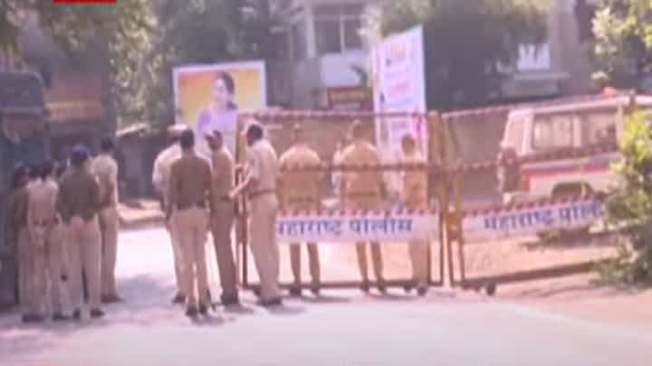 Onion Export : भारती पवार यांच्या घराबाहेर 'डेरा डालो' आंदोलन, शेतकऱ्यांची मागणी काय? Onion Export : भारती पवार यांच्या घराबाहेर 'डेरा डालो' आंदोलन, शेतकऱ्यांची मागणी काय?