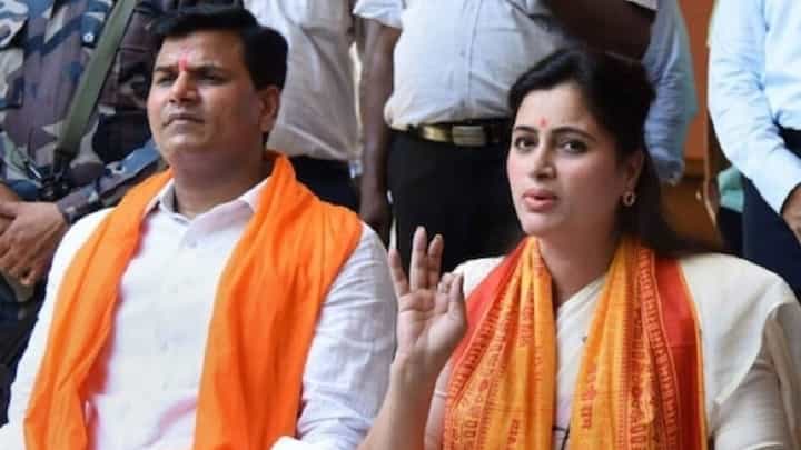 रवी राणा यांची बायको निवडणुकीपूर्वी त्याला सोडणार? ठाकरे गटातील नेत्याच्या दाव्याने खळबळ रवी राणा यांची बायको निवडणुकीपूर्वी त्याला सोडणार? ठाकरे गटातील नेत्याच्या दाव्याने खळबळ