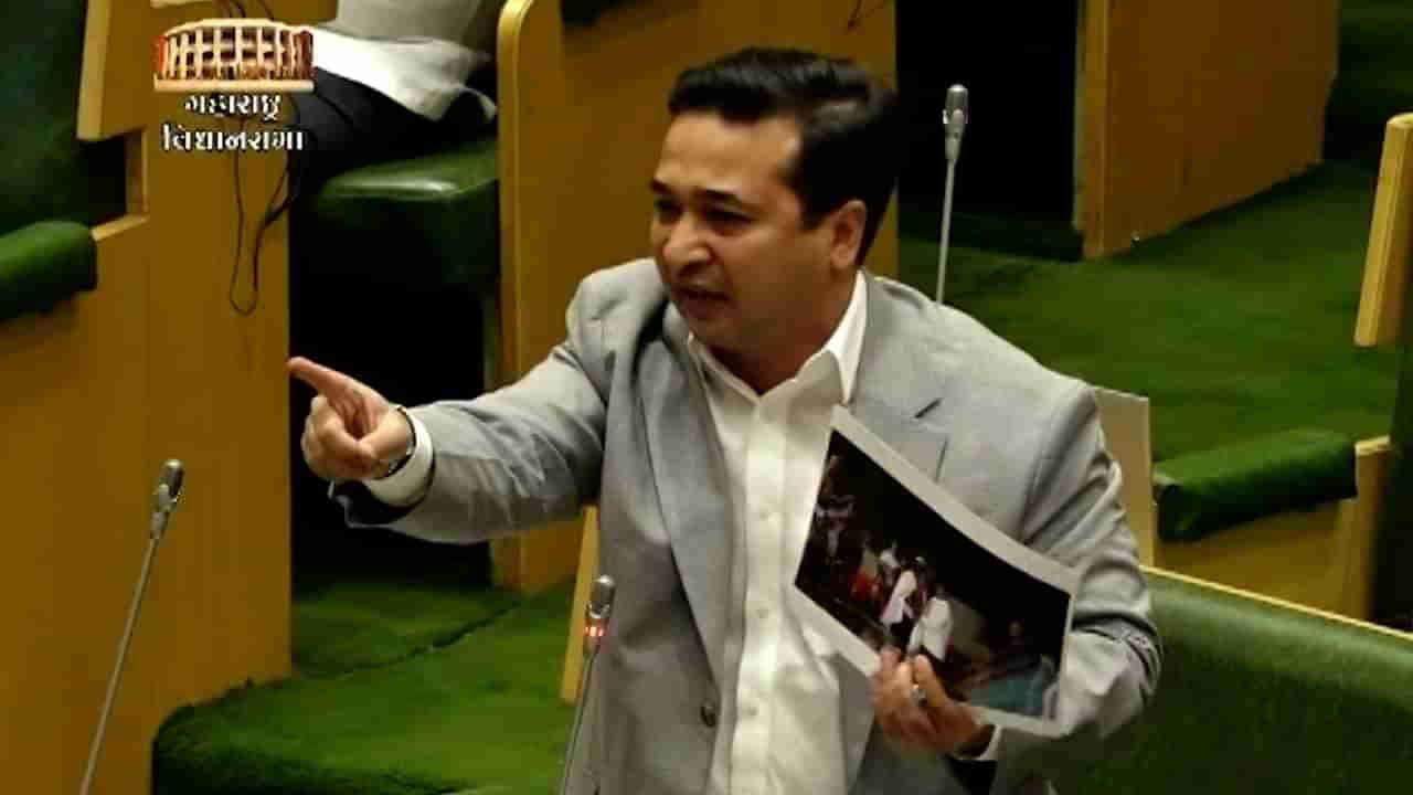 दाऊदच्या माणसासोबत ठाकरे गटाच्या पदाधिकऱ्याची पार्टी...फडणवीस यांनी केली मोठी घोषणा