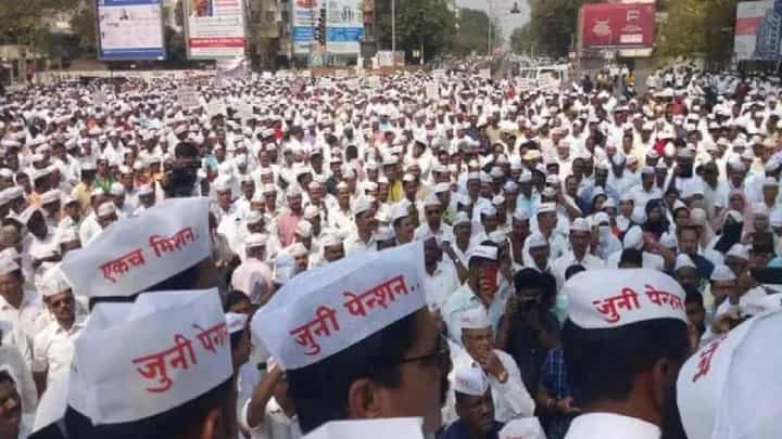 Old Pension : सरकारी कर्मचारी आक्रमक, 14 डिसेंबरपासून जाणार संपावर, काय आहे नेमकी मागणी? Old Pension : सरकारी कर्मचारी आक्रमक, 14 डिसेंबरपासून जाणार संपावर, काय आहे नेमकी मागणी?