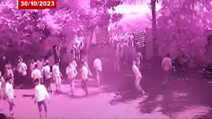प्रकाश सोळंकेंच्या घरावर दगडफेक अन् जमावानं पेटवलं घर, CCTV फुटेज आलं समोर प्रकाश सोळंकेंच्या घरावर दगडफेक अन् जमावानं पेटवलं घर, CCTV फुटेज आलं समोर