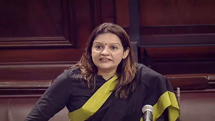 राज्यात महायुती नाही तर महाझुठी सरकार - प्रियांका चतुर्वेदी राज्यात महायुती नाही तर महाझुठी सरकार - प्रियांका चतुर्वेदी