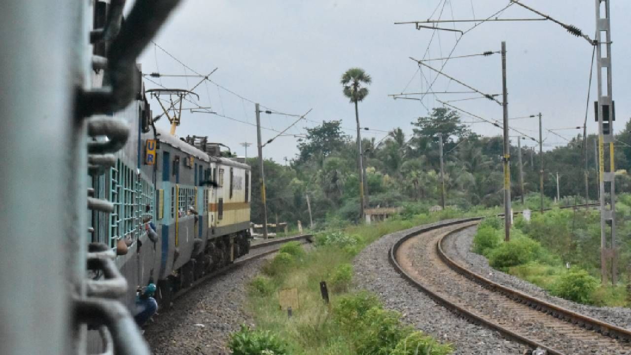 विशेष म्हणजे दहावी पास असणाऱ्यांसाठी ही मोठी संधी आहे. अर्ज करण्याची शेवटची तारीख ही 11 जानेवारी 2024 आहे. त्यापूर्वी उमेदवारांना आपले अर्ज हे दाखल करावे लागणार आहेत. 