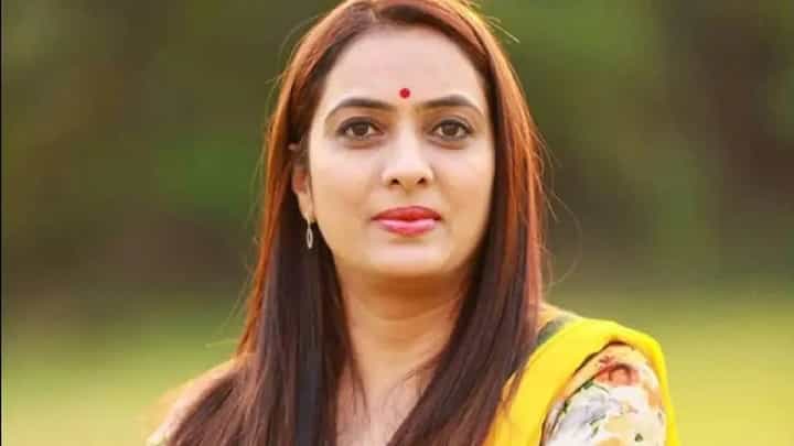 रुपाली चाकणकर यांच्या टिकेला रोहिणी खडसे याचं जोरदार प्रत्युत्तर म्हणाल्या... रुपाली चाकणकर यांच्या टिकेला रोहिणी खडसे याचं जोरदार प्रत्युत्तर म्हणाल्या...