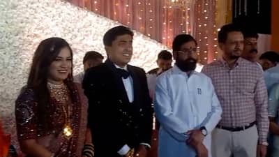 शिंदे गटाचा वर तर ठाकरे गटाची वधू, दोन्ही गटातील विवाह सोहळ्याची चर्चा रंगली