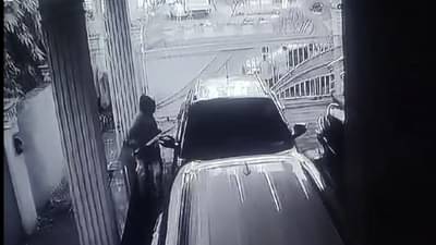 ठाणे हादरलं! शिंदे गटाच्या माजी नगरसेवकाच्या गाडी आणि बंगल्यावर अज्ञातांचा हल्ला