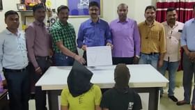 धावत्या लोकलमध्ये महिलांचे दागिने पळवणाऱ्या सराईत चोरट्यांना अटक धावत्या लोकलमध्ये महिलांचे दागिने पळवणाऱ्या सराईत चोरट्यांना अटक