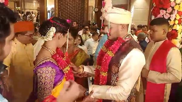 Chennai Super kings : चेन्नई सुपर किंग्जचा चॅम्पियन अडकला लग्नबंधनात, थाटात पार पडला विवाहसोहळा