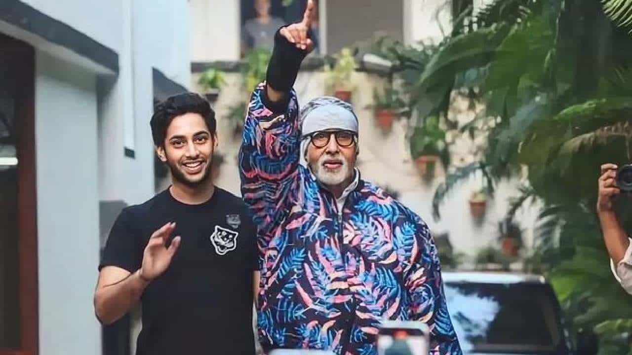 बॉलिवूडचे महानायक अर्थात अभिनेते अमिताभ बच्चन यांचा नातू अगस्त्य नंदाने नेटफ्लिक्सवरील ‘द आर्चीज’ या चित्रपटातून बॉलिवूडमध्ये पदार्पण केलं. या चित्रपटाला प्रेक्षक-समिक्षकांकडून संमिश्र प्रतिसाद मिळाला. चित्रपटाला मिळालेल्या नकारात्मक प्रतिक्रियांबद्दल अगस्त्य नुकत्याच दिलेल्या एका मुलाखतीत मोकळेपणे व्यक्त झाला.