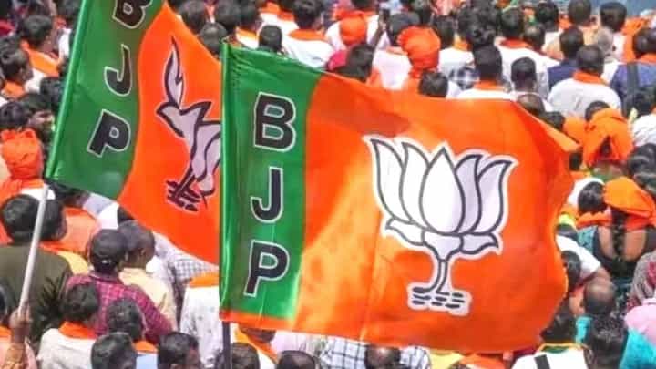 आगामी लोकसभा निवडणुकीसाठी भाजपची नवी रणनिती, ५ हजार युवा 'नमो वॉरियर्स' उतरणार मैदानात आगामी लोकसभा निवडणुकीसाठी भाजपची नवी रणनिती, ५ हजार युवा 'नमो वॉरियर्स' उतरणार मैदानात