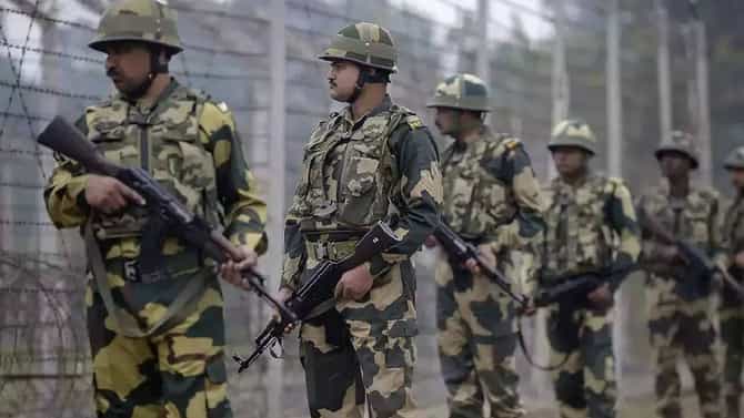 बीएसएफमध्ये मेगा भरती, 2100 हून अधिक पदांसाठी भरती, तब्बल इतका पगार आणि..