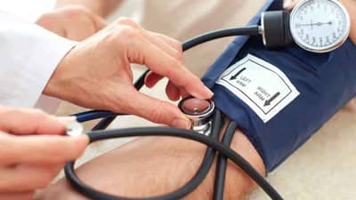 High Blood Pressure: हिवाळ्यात कोणत्या गोष्टींमुळे वाढतो ब्लड प्रेशर जाणून घ्या