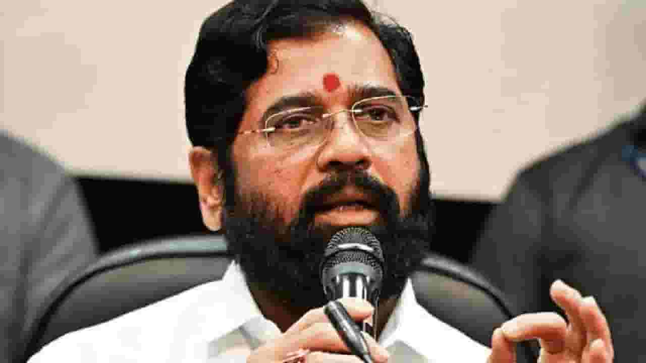 मनोज जरांगे मुंबईच्या वेशीवर, भगवी लाट कधीही येणार... अन् मुख्यमंत्री म्हणतात, सरकार अजूनही.. मनोज जरांगे मुंबईच्या वेशीवर, भगवी लाट कधीही येणार... अन् मुख्यमंत्री म्हणतात, सरकार अजूनही..