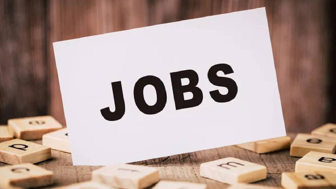 चला तर मग अजिबातच उशीर न करता या भरती प्रक्रियेसाठी अर्ज करा. सरकारी नोकरीच्या शोधात असणाऱ्यांसाठी ही मोठी संधीच म्हणावी लागेल.