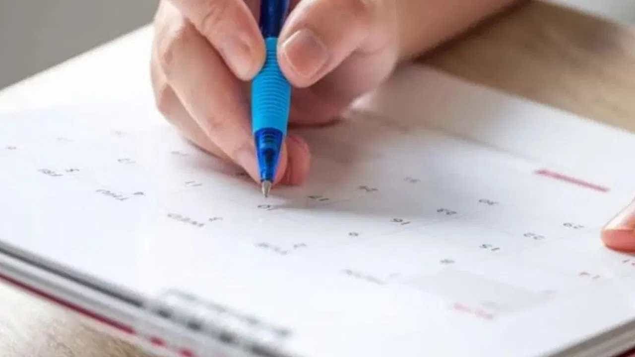 वडिलांचे अंत्यसंस्कार थांबवून मुलाने दिला स्पर्धापरीक्षेचा कठीण इंटरव्ह्यू; रँक पाहून सर्वजण थक्क!