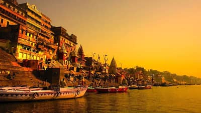 Vastu Tips : गंगाजलाला वास्तू शास्त्रात आहे विशेष महत्त्व, घरात गंगाजल ठेवत असाल तर या गोष्टी अवश्य पाळा