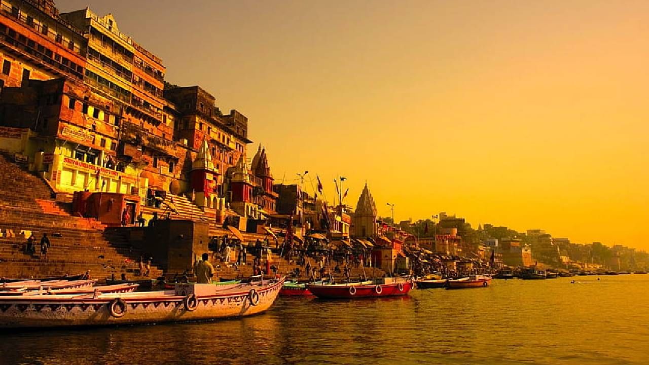 Vastu Tips : गंगाजलाला वास्तू शास्त्रात आहे विशेष महत्त्व, घरात गंगाजल ठेवत असाल तर या गोष्टी अवश्य पाळा Vastu Tips : गंगाजलाला वास्तू शास्त्रात आहे विशेष महत्त्व, घरात गंगाजल ठेवत असाल तर या गोष्टी अवश्य पाळा