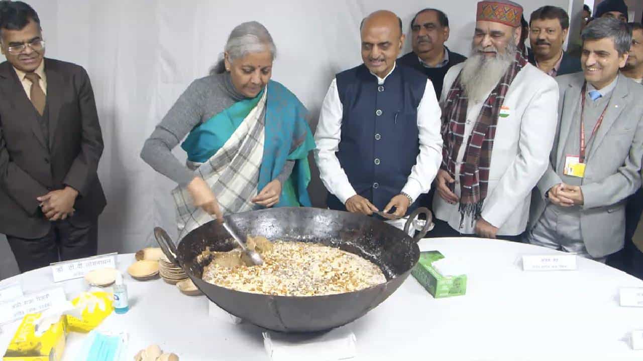 Budget 2024 | बजेटच्या तयारीला वेग; हलवा वाटप करुन केले तोंड गोड
