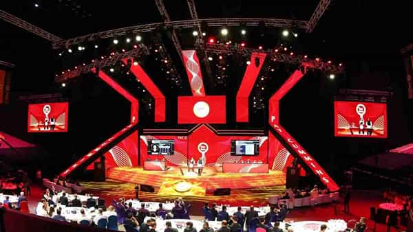 आयपीएल 2009 आणि 2014 साली जेव्हा लोकसभा निवडणुका झाल्या तेव्हा आयपीएलचं आयोजन देशाबाहेर करण्यात आलं होतं. पण यंदा ही स्पर्धा भारतातच होणार असल्याचं सांगण्यात येत आहे. त्यामुळे आता आयपीएल व्यवस्थापन कशा पद्धतीने नियोजन करते हे पाहणं औत्सुक्याचं आहे.