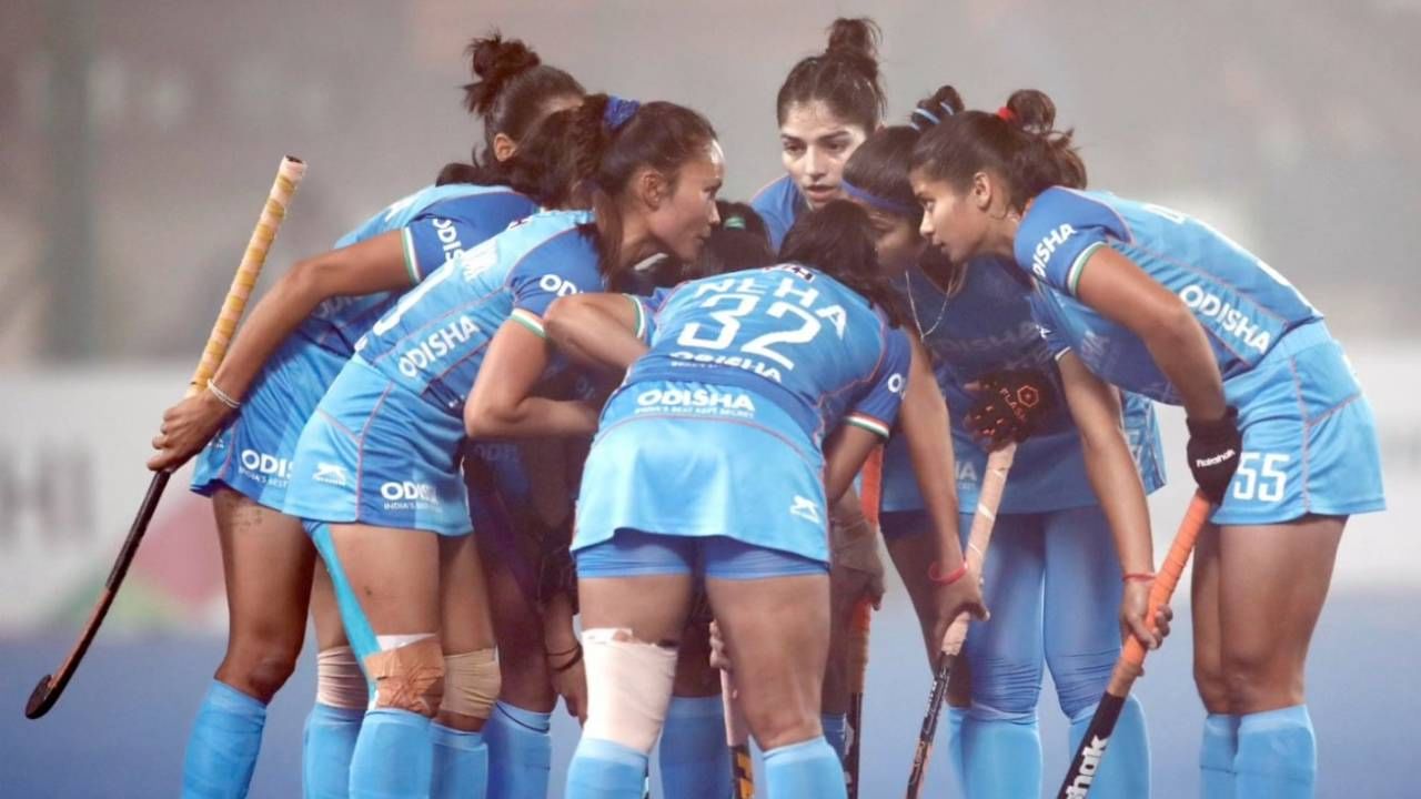 भारतीय महिला हॉकी संघ 2016 नंतर पहिल्यांदाच ऑलिम्पिकसाठी अपात्र ठरला आहे. टीम इंडियाला यापूर्वी सेमीफायनलमध्ये जर्मनीविरुद्ध पराभव पत्करावा लागला होता.