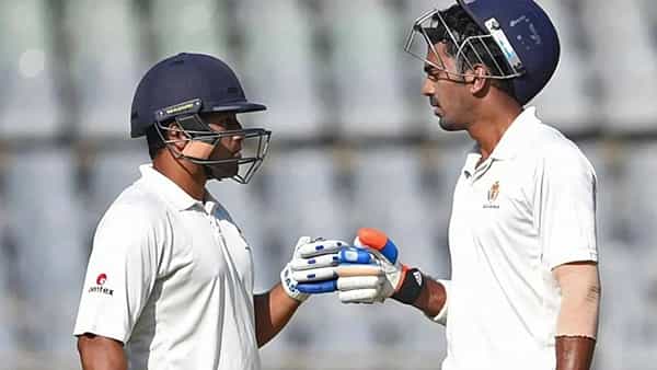 इंग्लंडची टीम भारत दौऱ्यावर आली असून ते टीम इंडिया विरुद्ध 5 टेस्ट मॅचची सीरीज खेळणार आहेत. पहिला कसोटी सामना हैदराबादमध्ये होईल. पण या सीरीजआधी टीम इंडियाचा एक क्रिकेटपटू इंग्लंडमध्ये खेळणार हे निश्चित झालय.