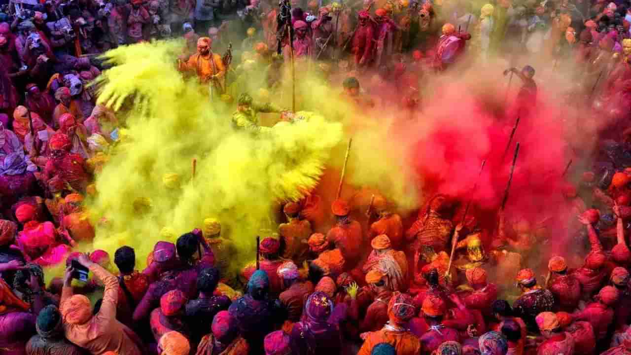 Holi 2024 : होळीवर चंद्रग्रणाची छाया, कोणत्या राशीच्या लोकांवर होणार प्रभाव?