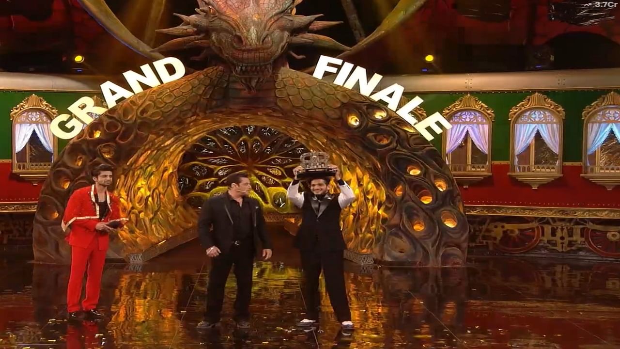 Bigg Boss 17 Winner 2024: स्टँडअप कॉमेडियन मुनव्वर फारुकी ठरला विजेता Bigg Boss 17 Winner 2024: स्टँडअप कॉमेडियन मुनव्वर फारुकी ठरला विजेता