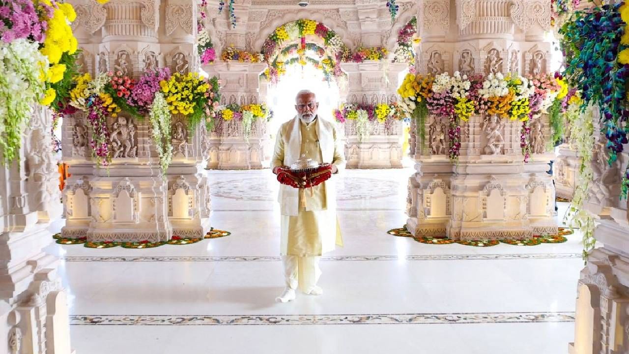 अयोध्येतील राम मंदिर प्राणप्रतिष्ठा सोहळ्याकडे संपूर्ण भारताचे लक्ष लागून होते. अखेर 500 वर्षांच्या प्रदीर्घ कालावधीनंतर प्रभू रामचंद्र मंदिरात विराजमान झाले आहेत. पंतप्रधान नरेंद्र मोदी यांच्या हस्ते प्राणप्रतिष्ठा झाली. या सोहळ्यासाठी देशातील काही मोठ्या सेलिब्रिटींना आमंत्रित करण्यात आले होते.