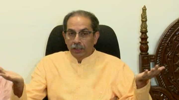 तुम्ही कसले अध्यक्ष... उद्धव ठाकरे यांनी भर पत्रकार परिषदेत काढली एकनाथ शिंदे यांची लायकी तुम्ही कसले अध्यक्ष... उद्धव ठाकरे यांनी भर पत्रकार परिषदेत काढली एकनाथ शिंदे यांची लायकी