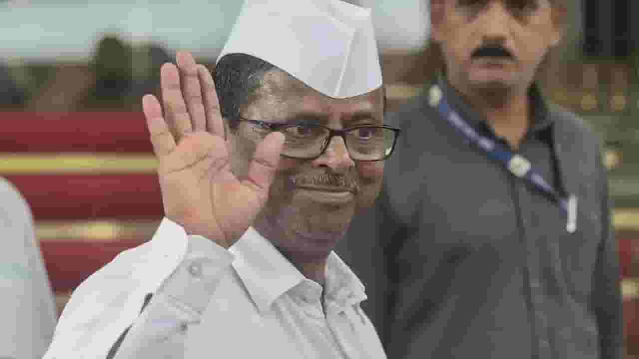 अरं बाबा त्याचा माझा काय संबंध... आमदार अपात्र प्रकरणावर विचारताच झिरवळ भडकले