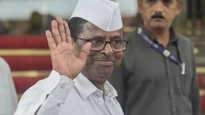 अरं बाबा त्याचा माझा काय संबंध… आमदार अपात्र प्रकरणावर विचारताच झिरवळ भडकले