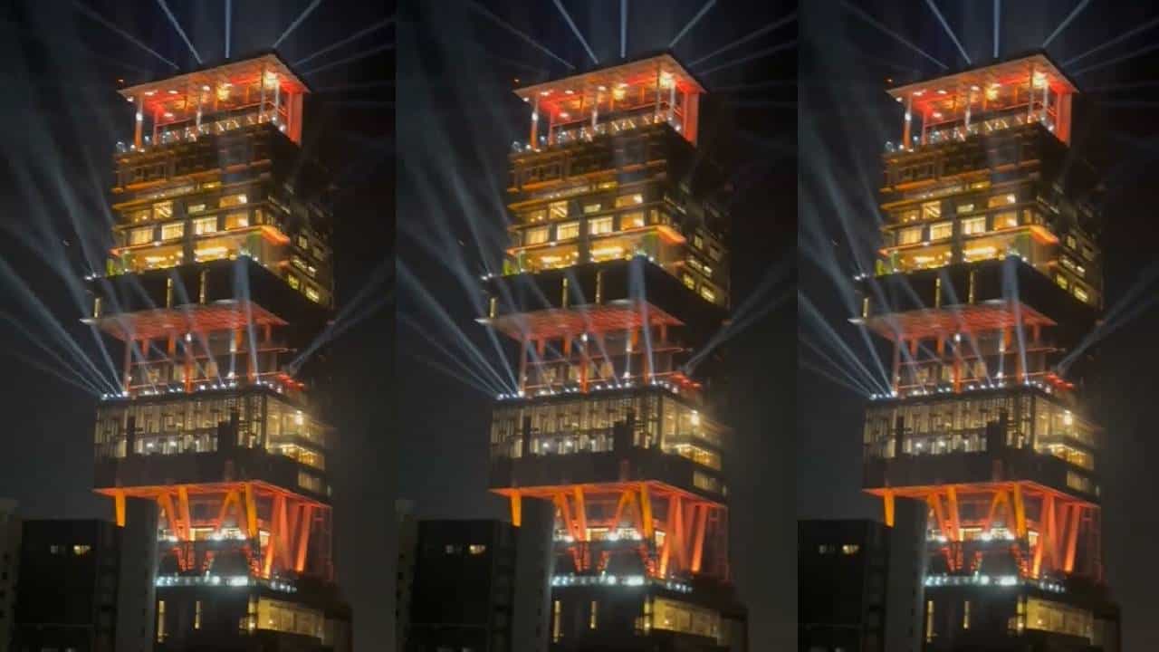 Ayodhya Ram Mandir : राम मंदिर प्राणप्रतिष्ठा सोहळ्याच्या पूर्वसंध्येला मुकेश अंबानी यांची Antilia उजळली
