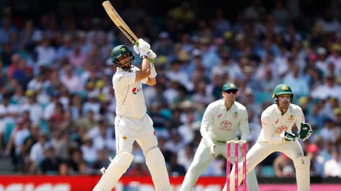 AUS vs PAK : तिसऱ्या कसोटीच्या पहिल्या दिवसावर पाकिस्तानची पकड, शेपटच्या फलंदाजांनी ऑस्ट्रेलियाला झुंजवलं