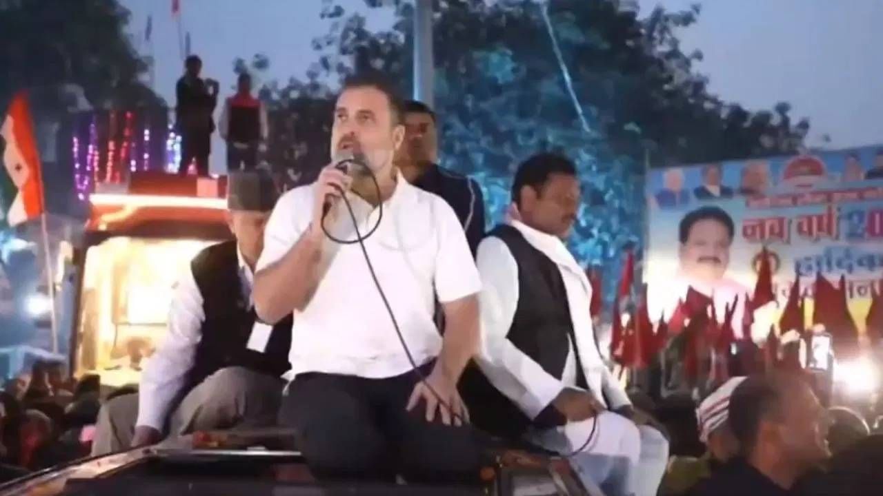 Rahul Gandhi | थोडक्यात वाचले राहुल गांधी, बिहारमध्ये गाडीवर दगडफेक