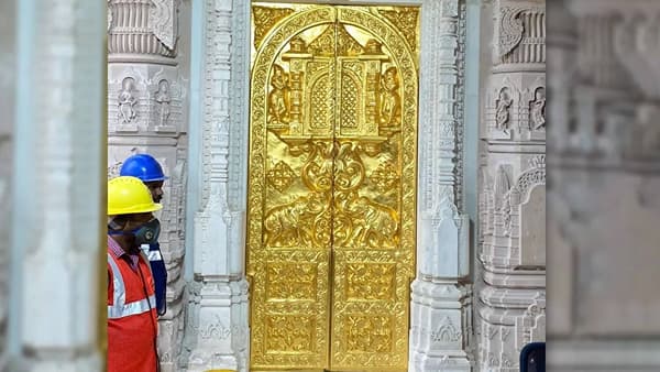 Ram Mandir : राम मंदिराच्या सोन्याच्या दाराचा फोटो पाहिला का? असे आहे या दाराचे वैशिष्ट्य